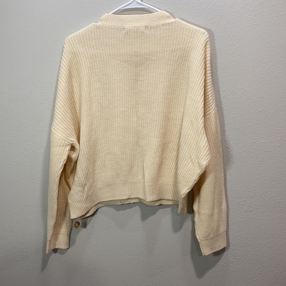 Ellison asymmetric button sweater cream - Picture 6 of 8